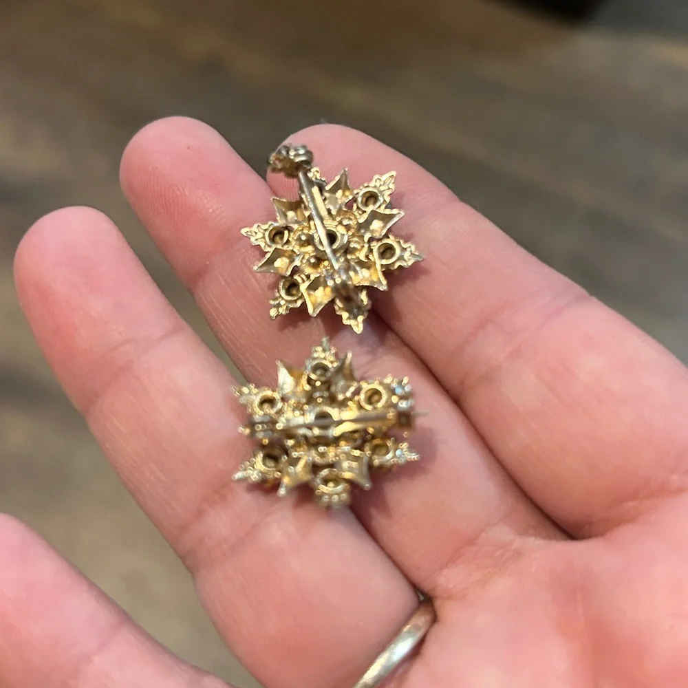 Vintage 1950's‎ Guilloche Pink Rose Brooch Blue Rhinestones Set of 2 - Picture 3 of 7